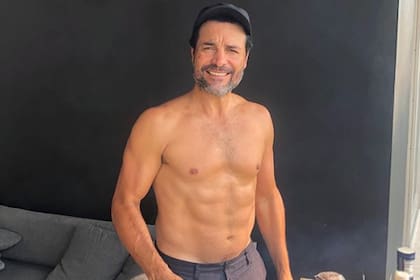Semanas atrás, el cantante compartió una foto mientras preparaba una parrillada para la familia y despertó muchos suspiros
