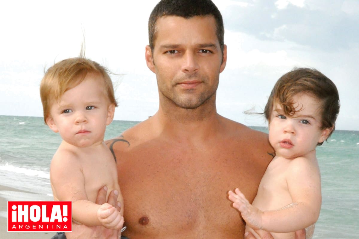 El cantante con los mellizos, en agosto de 2009 en Miami, cuando tenían un año.