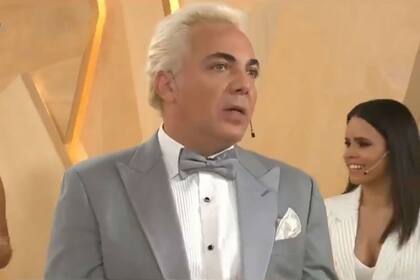 El cantante contó que se distanció de Luis Miguel por una mujer