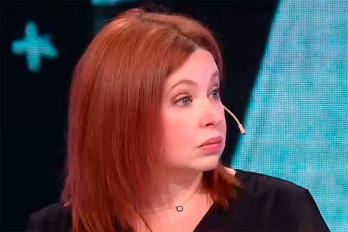 El cantante contó su versión sobre el comienzo del romance y la actriz fue lapidaria en su respuesta