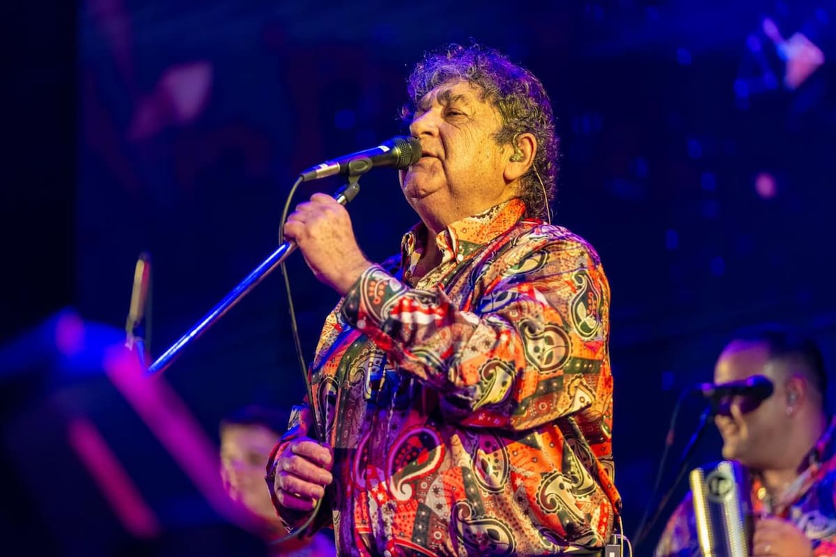 El cantante de 71 años se encuentra internado en una clínica privada de la ciudad de Santa Fe