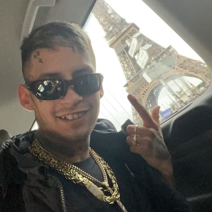El cantante de cumbia 420 se encuentra de gira por Europa.