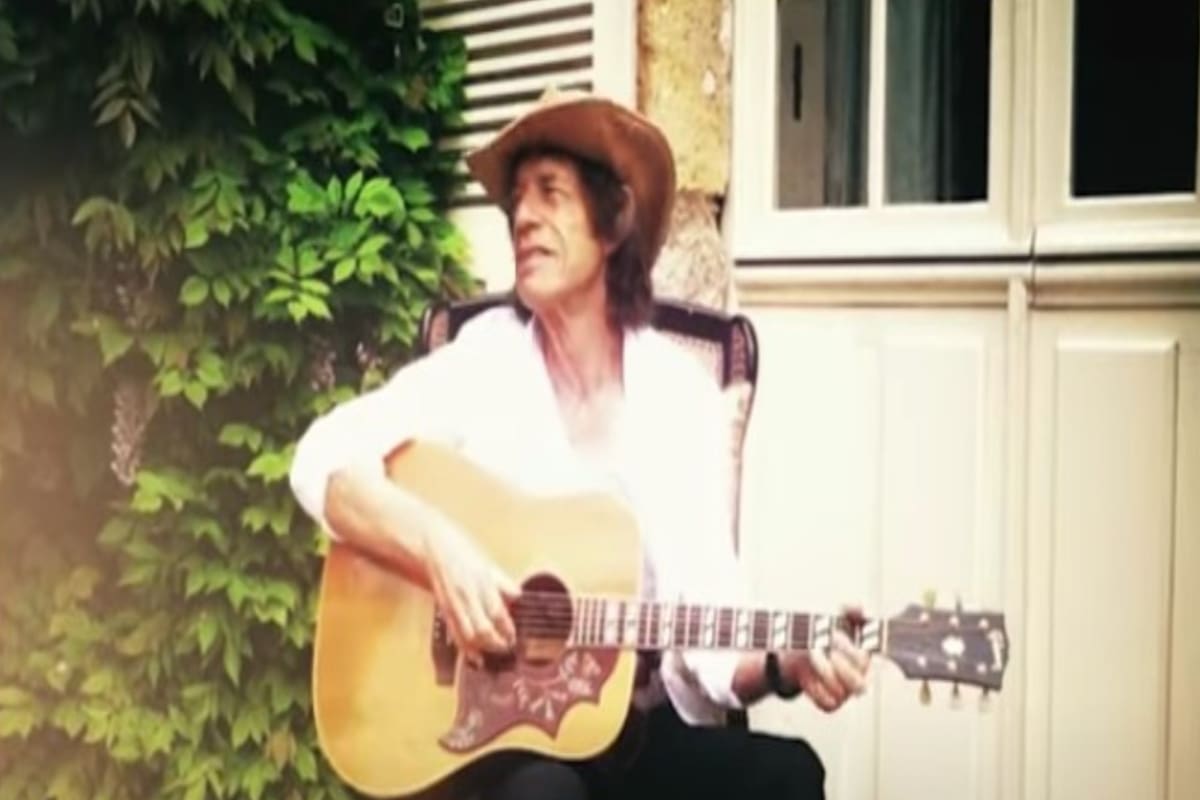 El cantante de los Rolling Stones se sumó a una campaña para ayudar a las víctimas del Covid-19