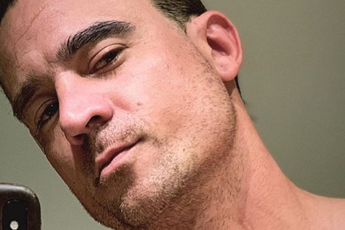 El cantante dio detalles sobre el turbulento vínculo que lo unió a su progenitor