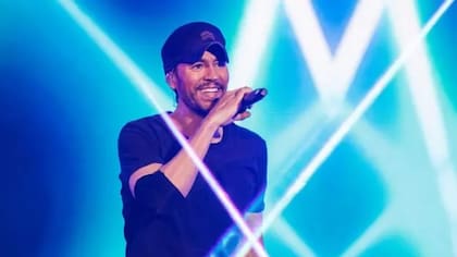 El cantante Enrique Iglesias padece situs inversus totalis