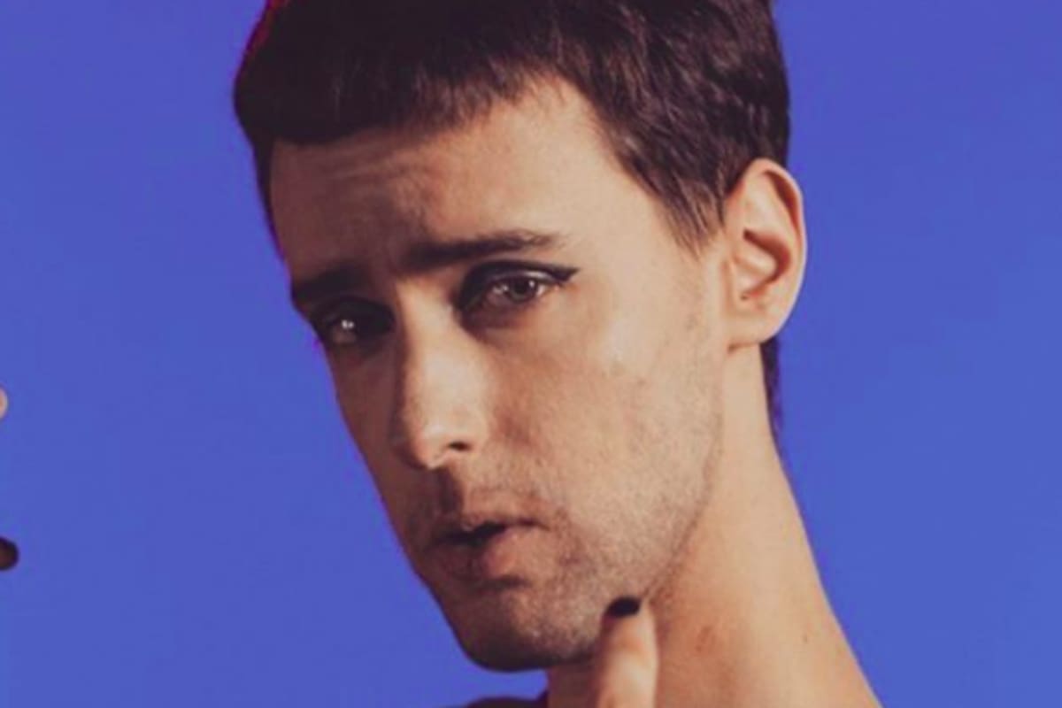 El cantante escribió un tuit irónico y se convirtió en tendencia en Twitter.