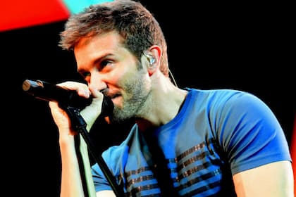 El cantante español brindó un show único, y se emocionó ante las sorpresas que sus fans le tenían preparadas