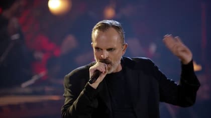 El cantante español canta sus éxitos en el Gran Rex