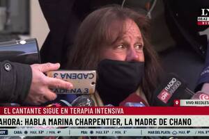 El cantante está internado en el Sanatorio Otamendi, luego de recibir un disparo de un oficial cuando atravesaba un “brote psicótico”; “acá no hay nadie contra nadie, no es la mamá contra la Policía”, sostuvo la mujer, que estaba con él al momento de los hechos