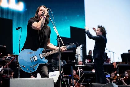El cantante estadounidense Dave Grohl fue uno de los artistas que compartió escenario con la Orquesta Filarmónica de Los Ángeles durante el pasado festival de Coachella