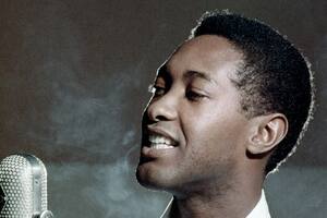 El cantante estadounidense Sam Cooke, grabando en el estudio de RCA, en Los Ángeles
