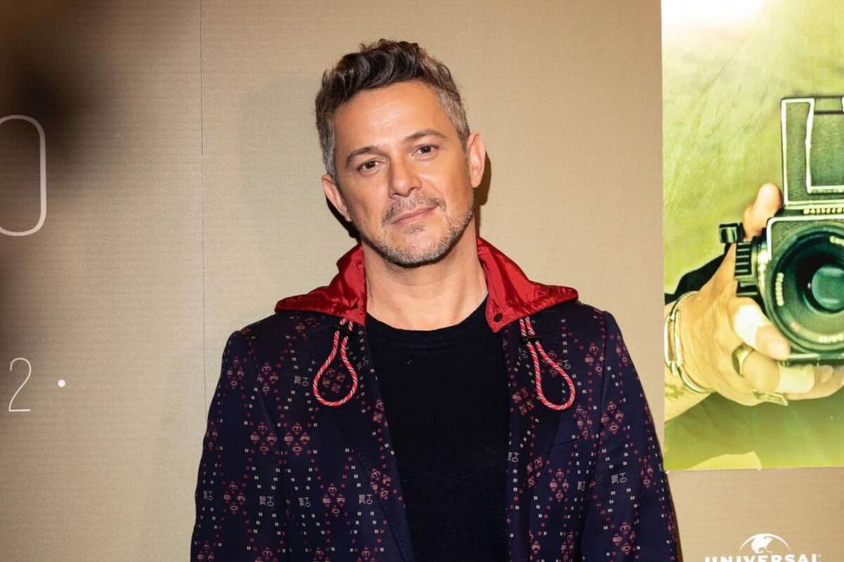 El cantante festejó sus 55 años en un Teatro Barceló de Madrid y la presencia de una de sus invitadas no pasó desapercibida