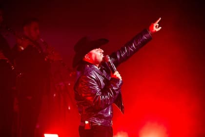 El cantante Gerardo Ortiz confirmó que su equipo de gestión alinea sus setlists estrictamente con las normativas municipales vigentes
