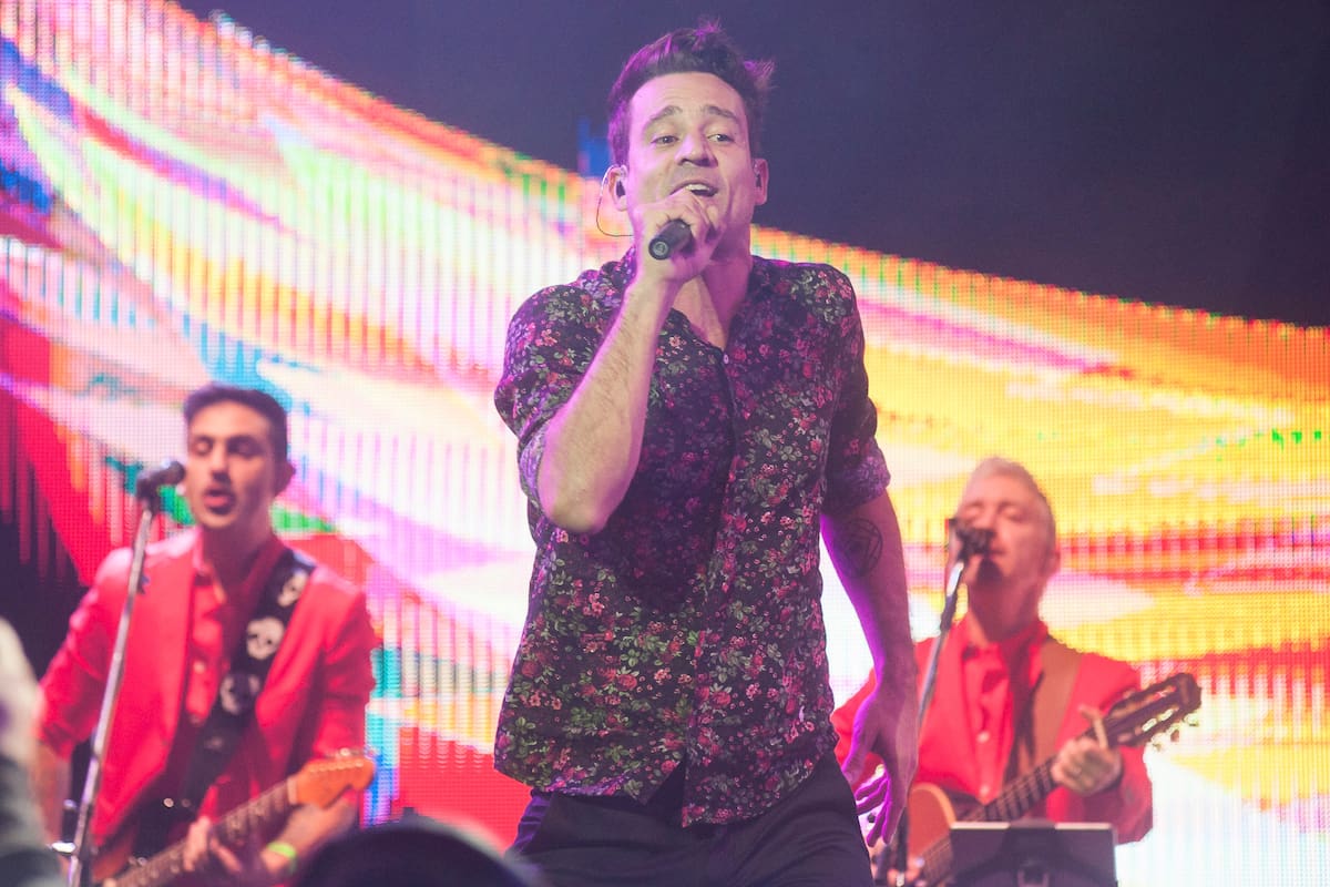 El cantante hizo su primera parada fuerte como solista