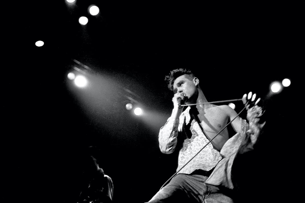 El cantante inglés Morrissey, del grupo The Smiths, Red Wedge Tour, Newcastle City Hall, Newcastle, 31/01/1986