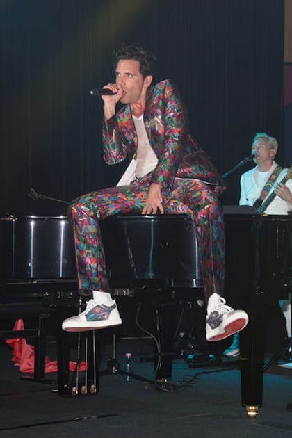 El cantante libanés Mika hizo que muchos de los invitados saltaran a la pista.