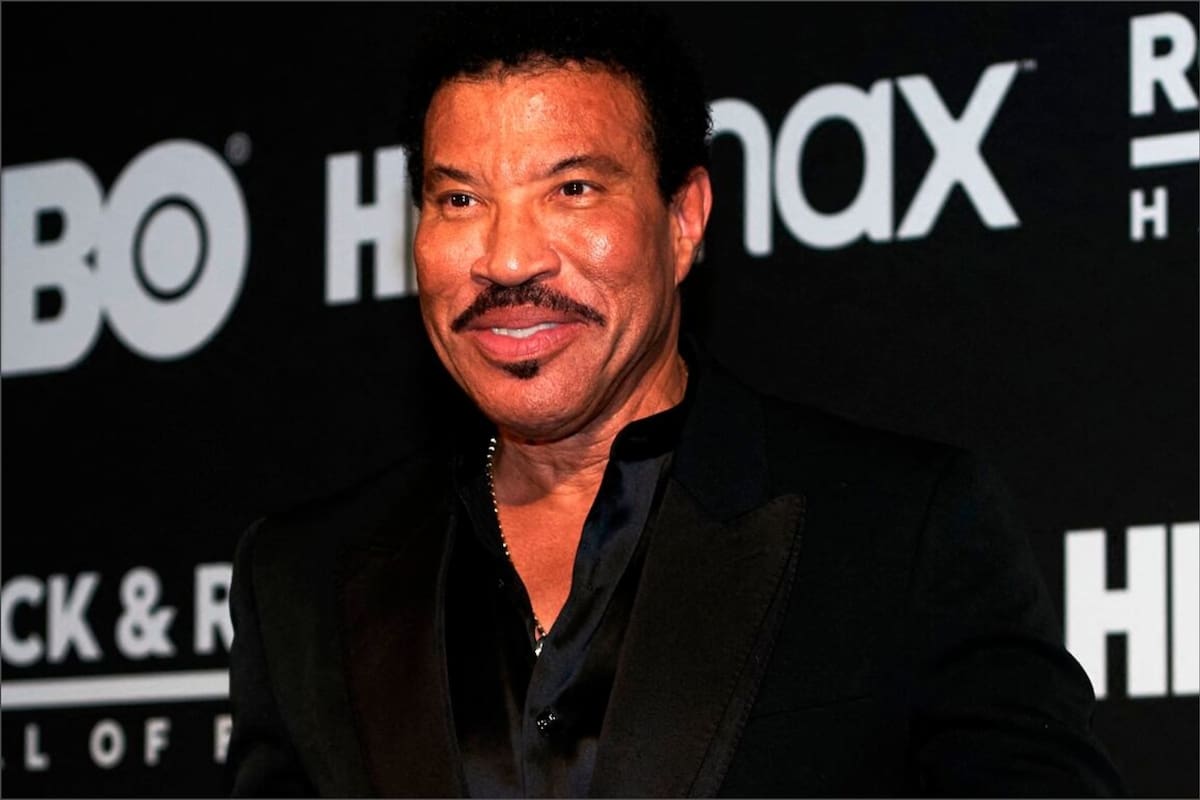 El cantante Lionel Richie aseguró que no piensa en el envejecimiento y remarcó la importancia que tuvo detener su actividad en la música durante una época dura de su vida