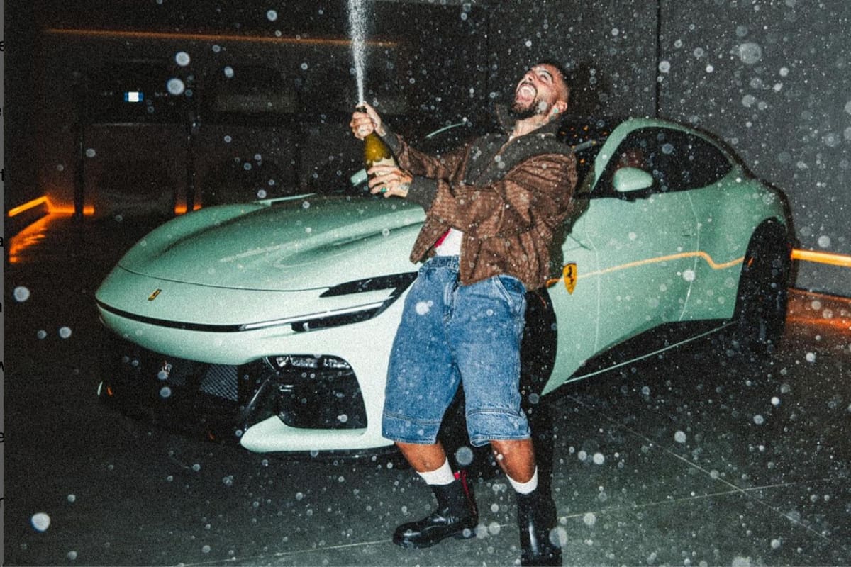 El cantante Maluma presumió en sus redes sociales la adquisición de su nuevo auto Ferrari; es el único en el mundo (Instagram/@maluma)