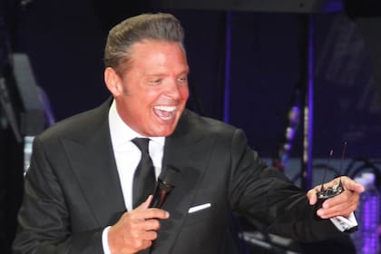 Después de tres demandas, recitales fallidos y hermetismo, Luis Miguel recuperó la sonrisa
