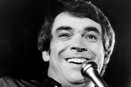 El cantante murió hoy en las afueras de Madrid, a los 79 años