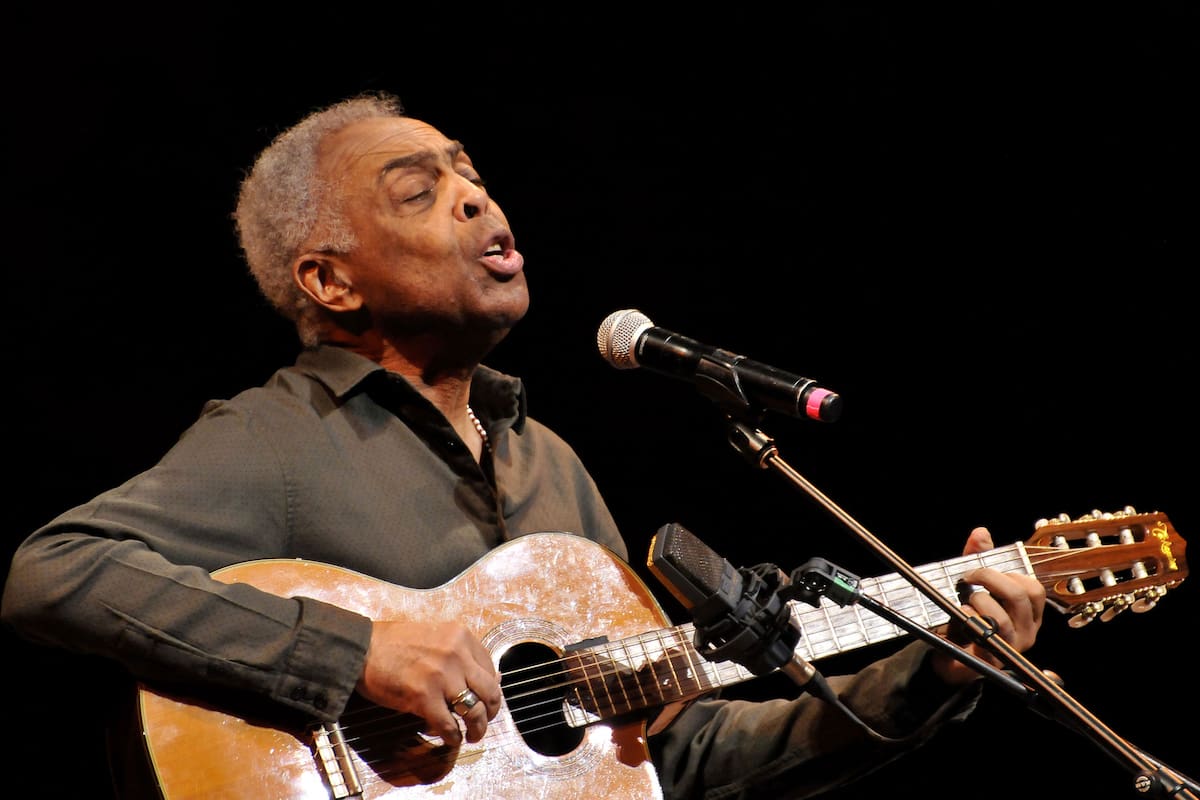 El cantante ofreció un recital al que asistieron muchas celebridades