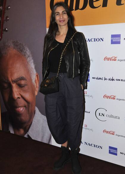 La ex modelo, actriz y cantante Carolina Peleritti no quiso perderse el recital de Gilberto