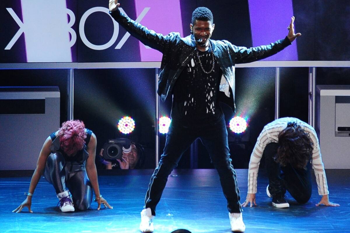 El cantante Usher muestra el nuevo Dance Central 3
