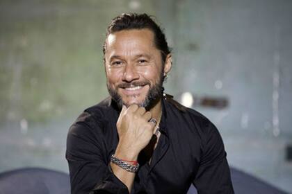 El cantante vuelve a los escenarios porteños con un anticipo de lo que será su nuevo álbum