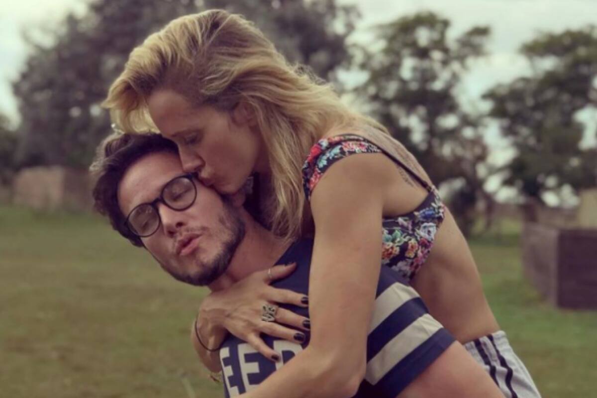 El cantante y la actriz están en pareja desde octubre del 2020