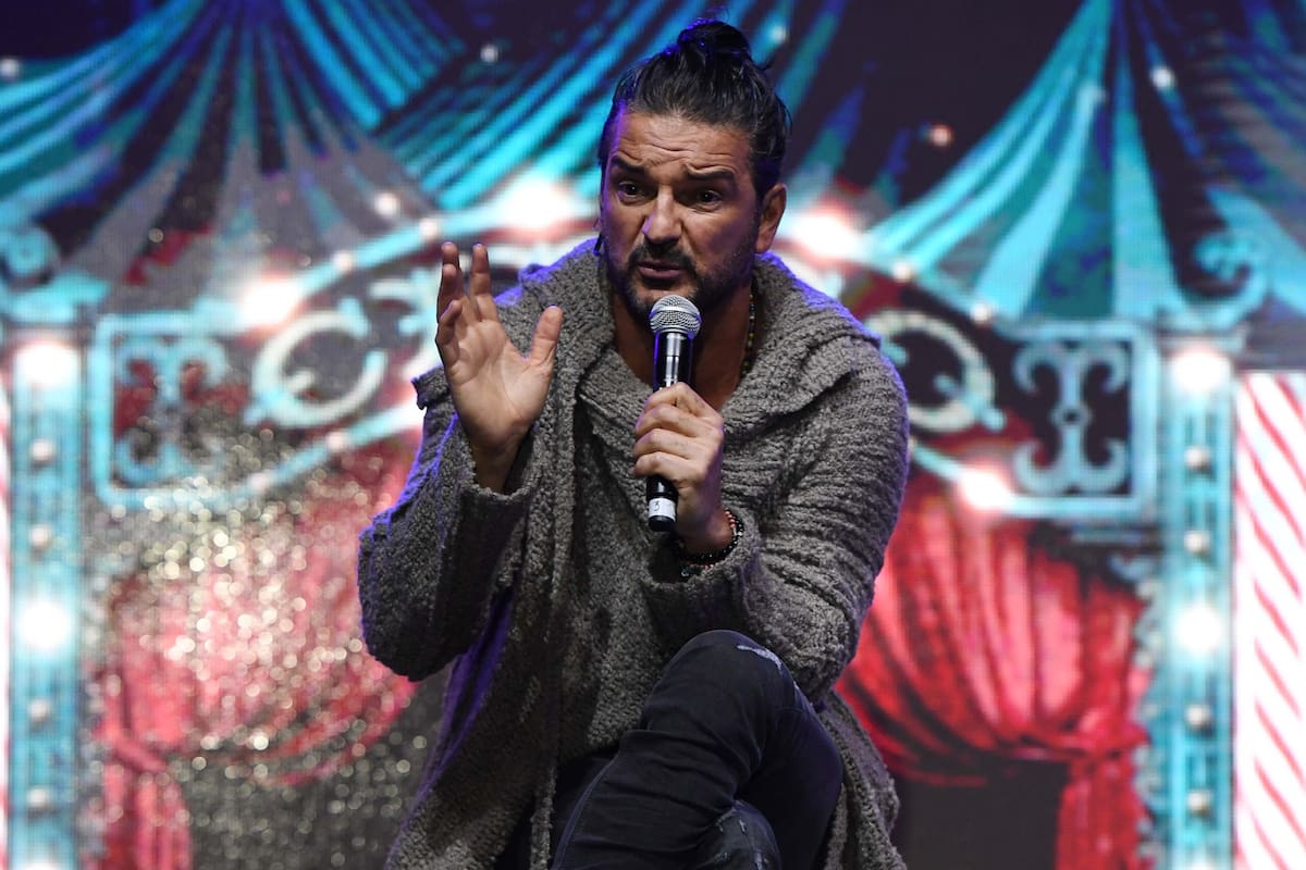 El cantautor guatemalteco expuso su polémica postura durante una entrevista, haciendo foco en la responsabilidad de las víctimas antes que en los victimarios