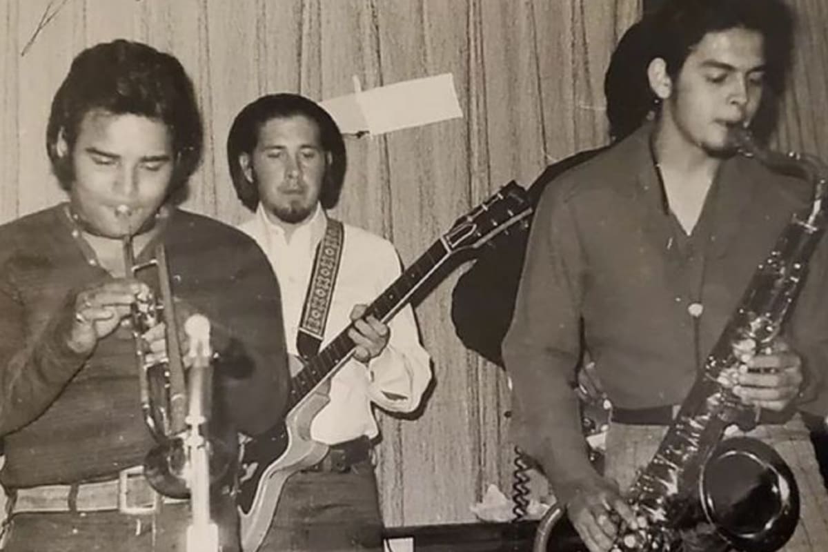 El cantautor Richard Bean (en la foto con el saxofón) escribió "Suavecito" mientras estaba en la escuela secundaria en San Francisco