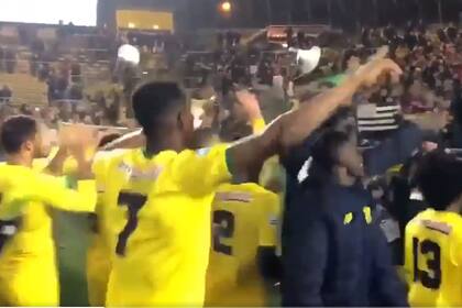 El cántico de los jugadores del Nantes con los hinchas en memoria de Emiliano Sala, fallecido luego de un trágico accidente aéreo