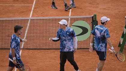 El capitán Guillermo Coria y Machi González durante el punto de dobles ante Lituania que definió la serie