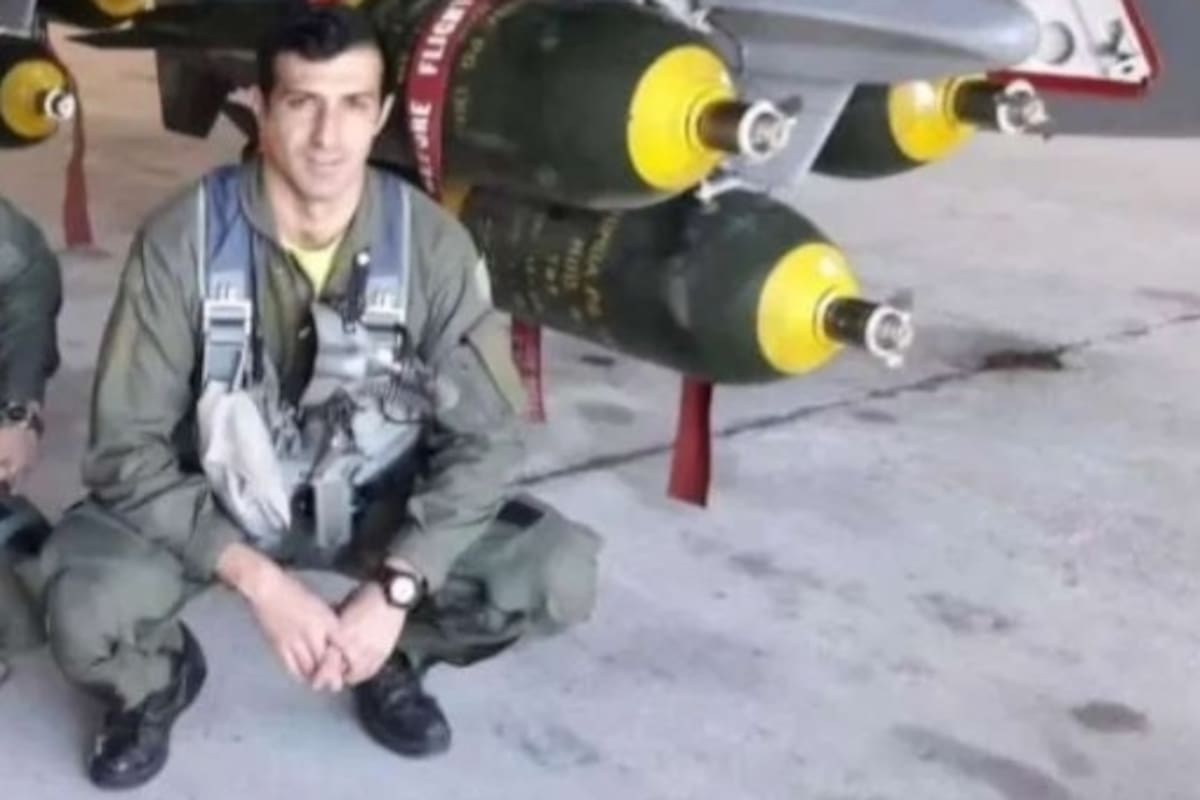 El capitán Mauro Testa La Rosa, en el recorte de la foto que publicó la vicepresidente