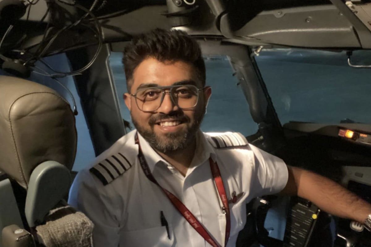 El Capitán Smit Machchhar, quien fue apuñalado este miércoles 30 de septiembre en un incidente aéreo en pleno vuelo de FlyDubai