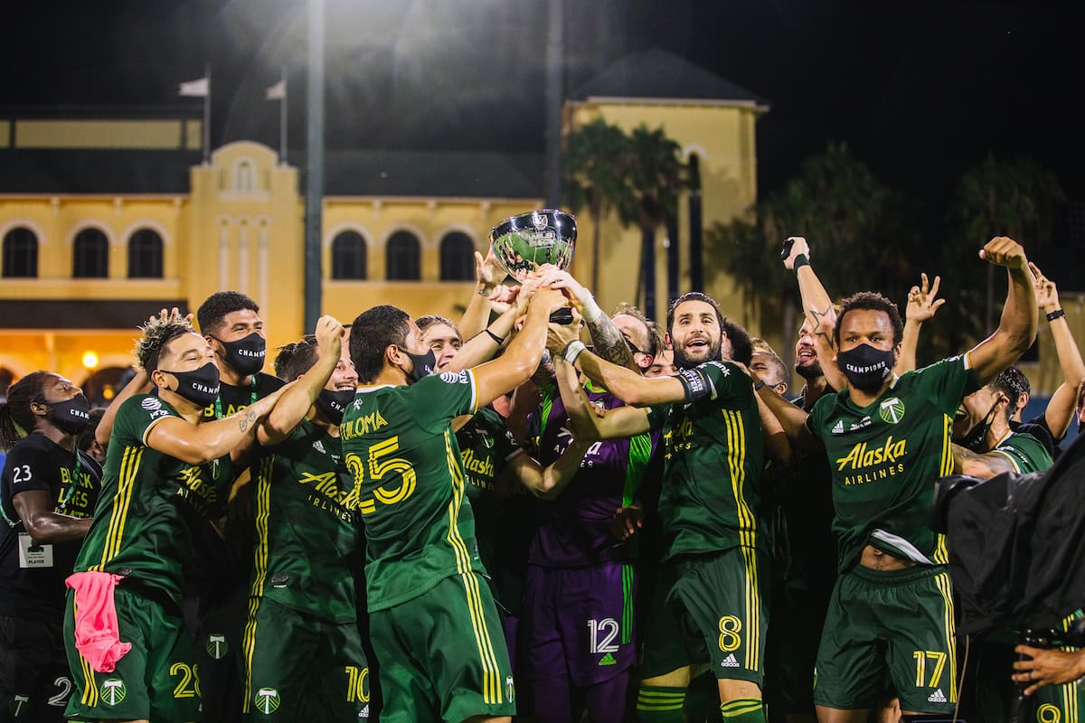 El capitán Valeri encabeza los festejos de Portland en el complejo Disney