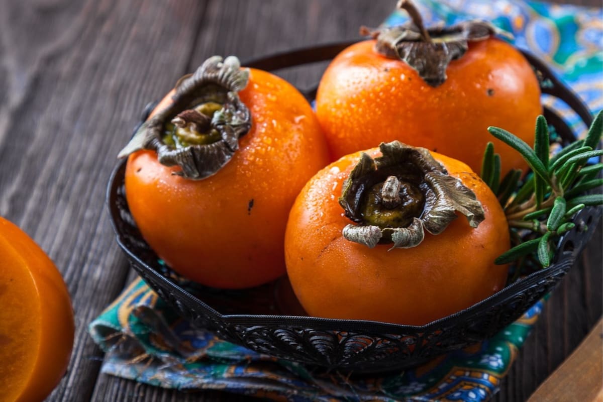 El caqui es una fruta de origen asiático y la recomiendan para aliviar los síntomas de la resaca (Foto ilustrativa: PIXABAY)