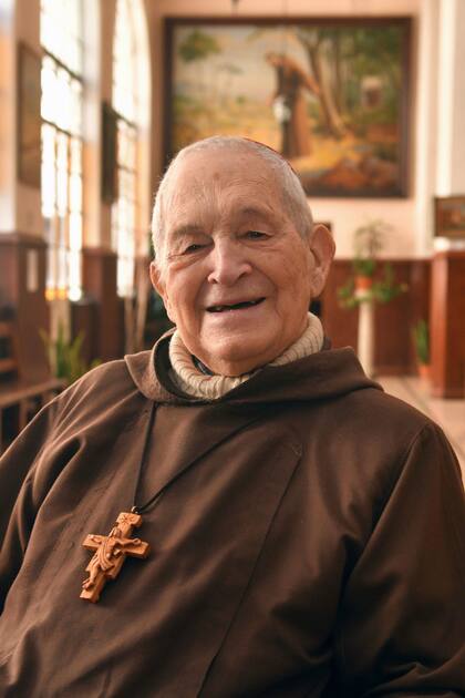 La historia del fraile capuchino que, a sus 96 años, sigue trabajando mañana y tarde, y fue nombrado Cardenal - LA NACION