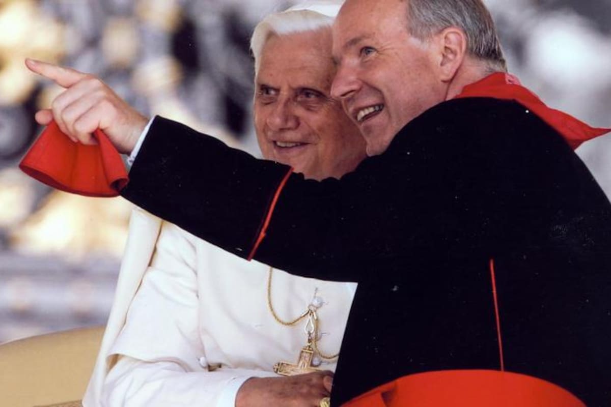El cardenal Schönborn disparó contra el libro del secretario de Benedicto XVI: "No creo que sea correcto que se publiquen cosas tan confidenciales, especialmente por parte de la secretaria personal".