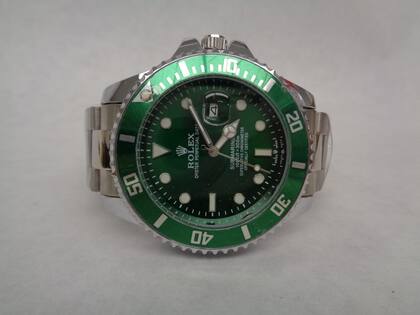 El cargamento interceptado contenía réplicas de alta gama que vulneraban los derechos de propiedad intelectual de marcas de prestigio mundial como Rolex, Cartier, Patek Philippe, Tissot e Invicta
