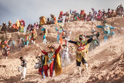 El Carnaval Grande arranca después del desentierro de Pujllay