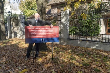 El cartel de remate judicial es colocado por el municipio