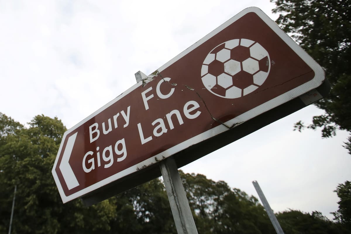 El cartel del Bury FC; toda una comunidad está preocupada por el destino del club