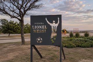 Proponen sacar el nombre "Néstor Kirchner" de un tradicional paseo costero y llamarlo "Lionel Messi"