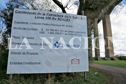 El cartel que anuncia la obra llevada a cabo por Transener
