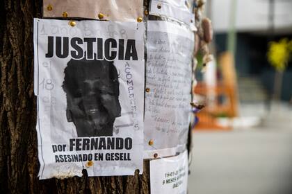 El cartel que convoca a la misa por el primer aniversario por la muerte de Fernando Báez Sosa que será este lunes a las 19.