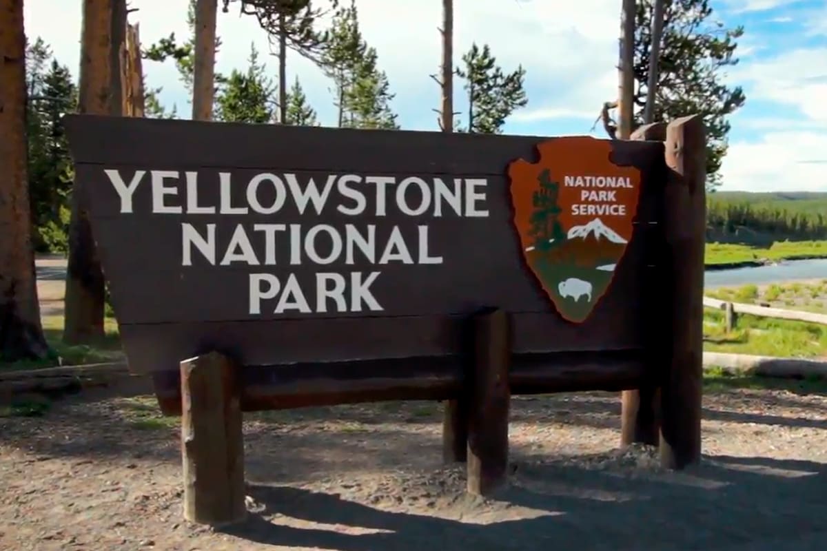 El cartel que le da la bienvenida a los visitantes