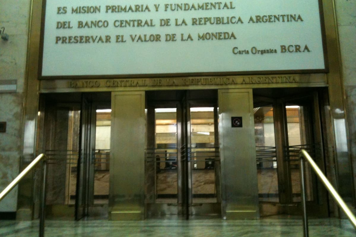 El cartel que quiere cambiar Milei como símbolo de la reforma de la Carta Orgánica del Banco Central