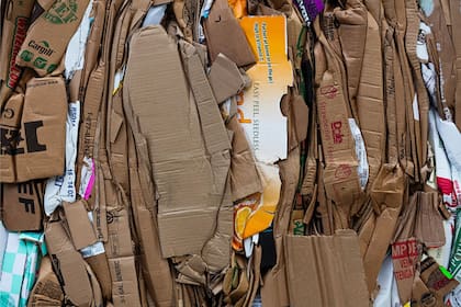 El cartón es un objeto utilizado de forma cotidiana en muchos envases y puede ser compostado
