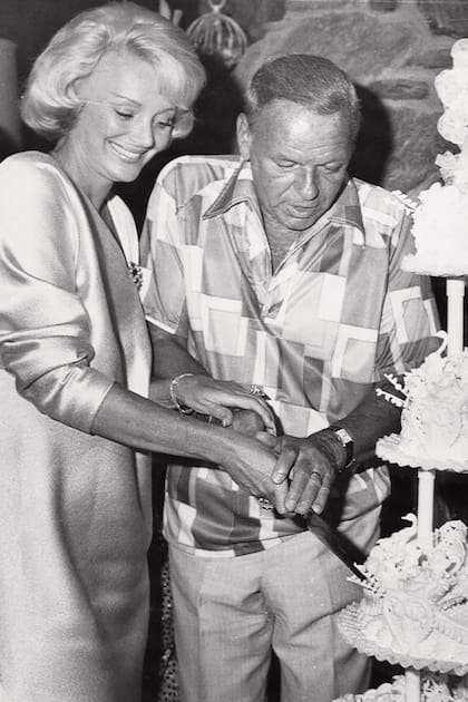 El casamiento del artista con Barbara, su cuarta mujer, tuvo lugar en Palm Springs, California, el 11 de julio de 1976, y como regalo de boda él la sorprendió con un Rolls-Royce por el que pagó cien mil dólares.